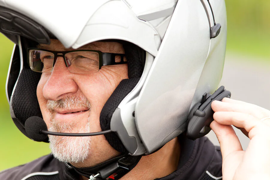 Comment choisir son intercom pour casque moto ?