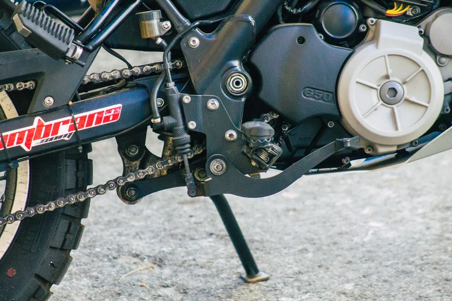 Installation d'un shifter sur une moto