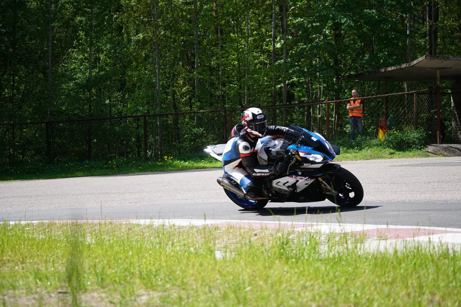 Quel amortisseur de direction choisir pour sa moto ?